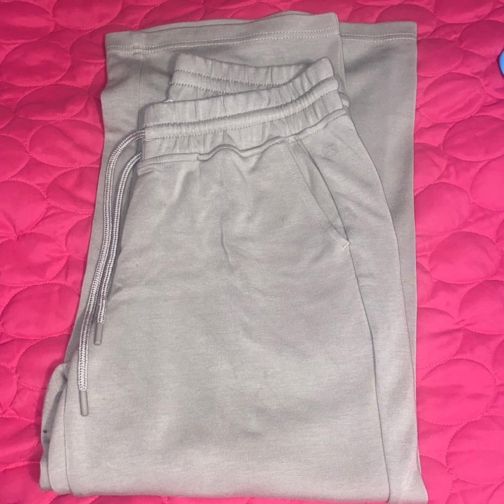 Women’s comfy pants.
